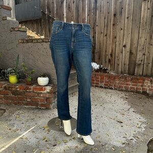 Old navy bootcut jeans. Size 6